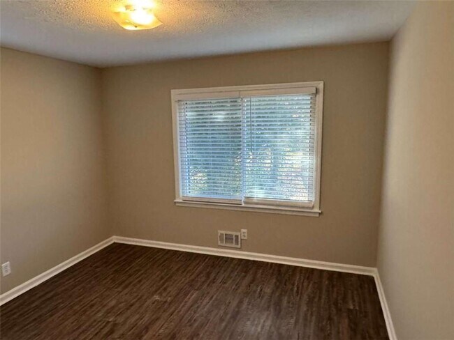 Building Photo - 437 Lockridge Ln