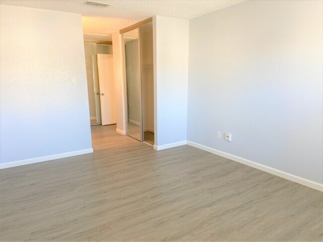 Building Photo - 13014 Leader St