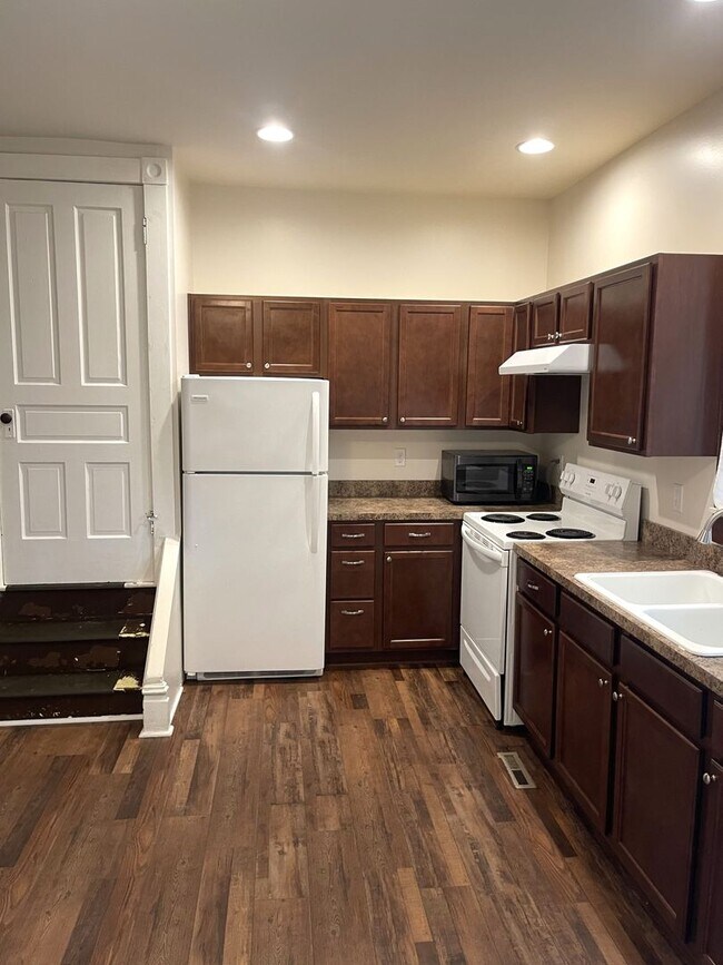 Building Photo - 2-story duplex | 4 bedrooms and 2 full bathrooms
