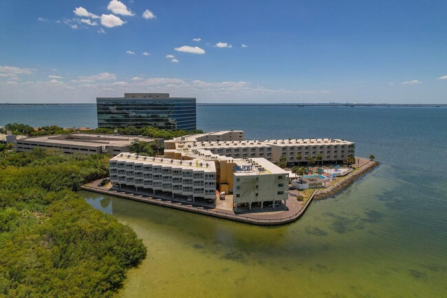 Building Photo - 2502 N Rocky Point Dr