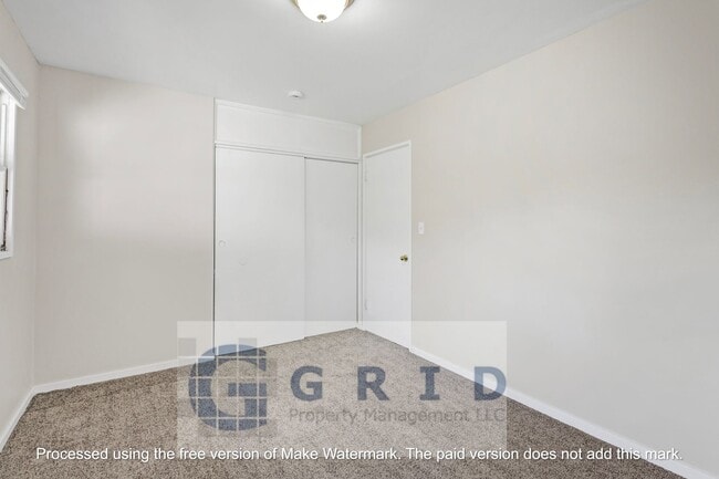 Building Photo - Charming 2 Bedroom Bungalow Available in N...