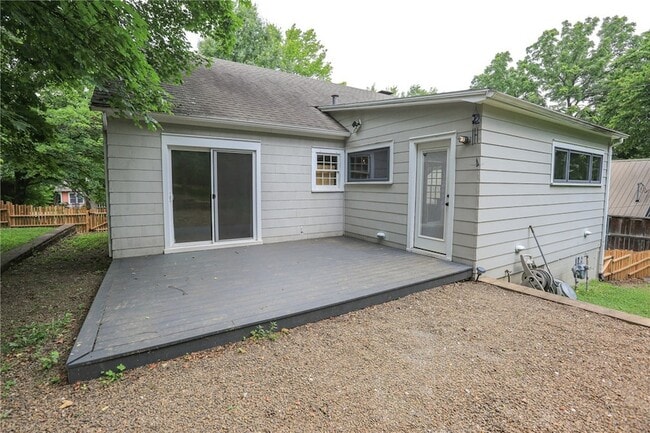Building Photo - 610 N Olive Ave