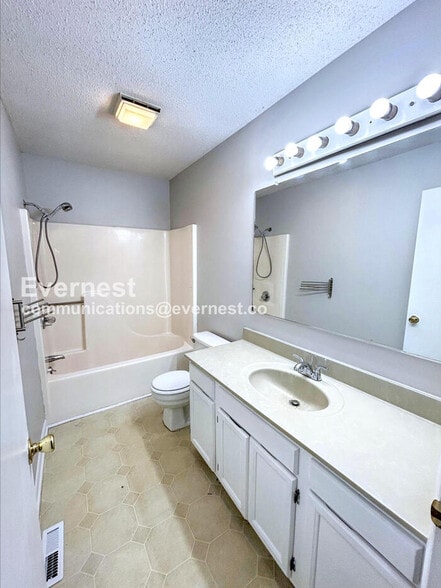 Building Photo - 57 Carrisbrooke Ln