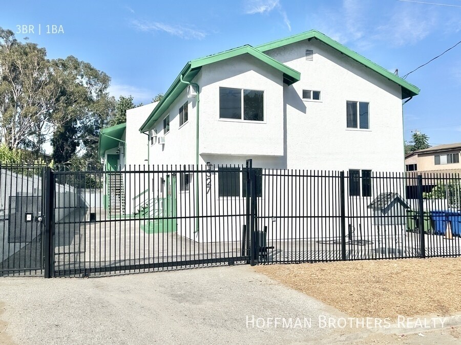 Building Photo - 327 S Ave 59