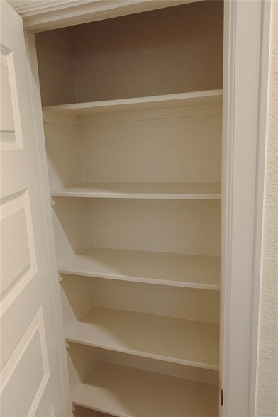 Building Photo - 3352 Vine Ter Trce