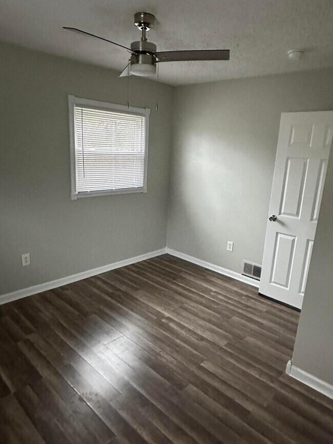 Building Photo - 126 Allnutt Dr