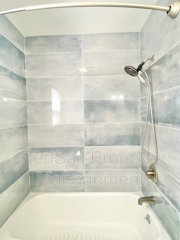 Building Photo - 137 Tanglewood Dr