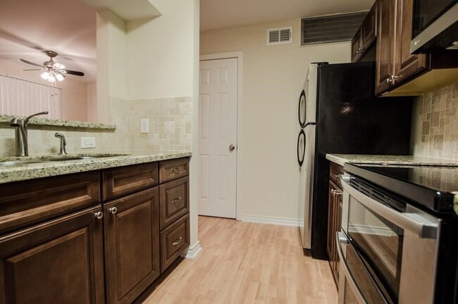 Building Photo - 3500 Tangle Brush Dr