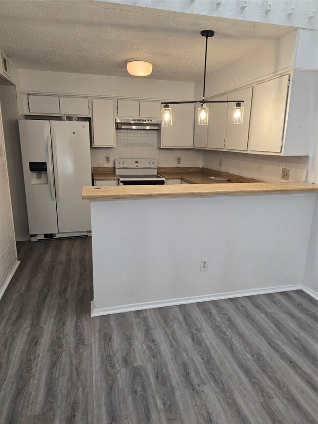 Building Photo - 6347 Cattails Ln