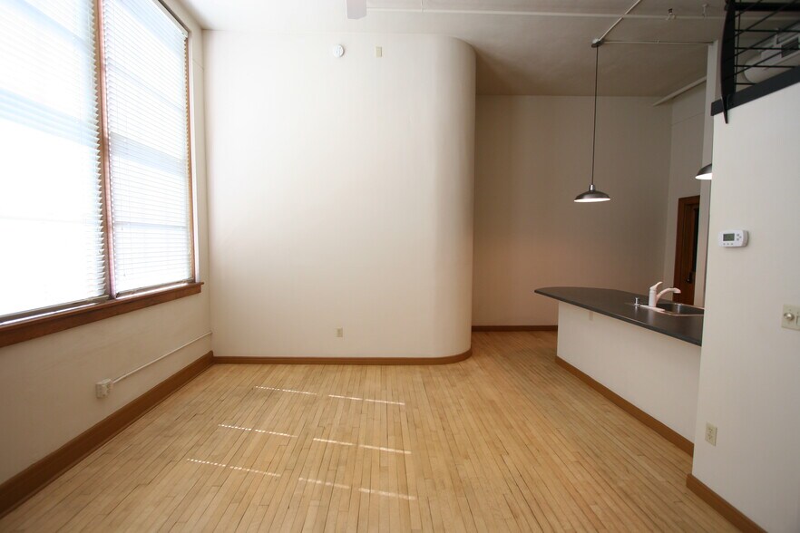 Building Photo - 100 Broadway Blvd NE