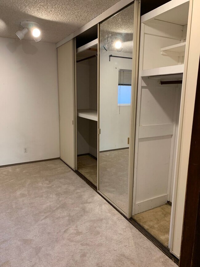 Building Photo - Capitol Hill Condo