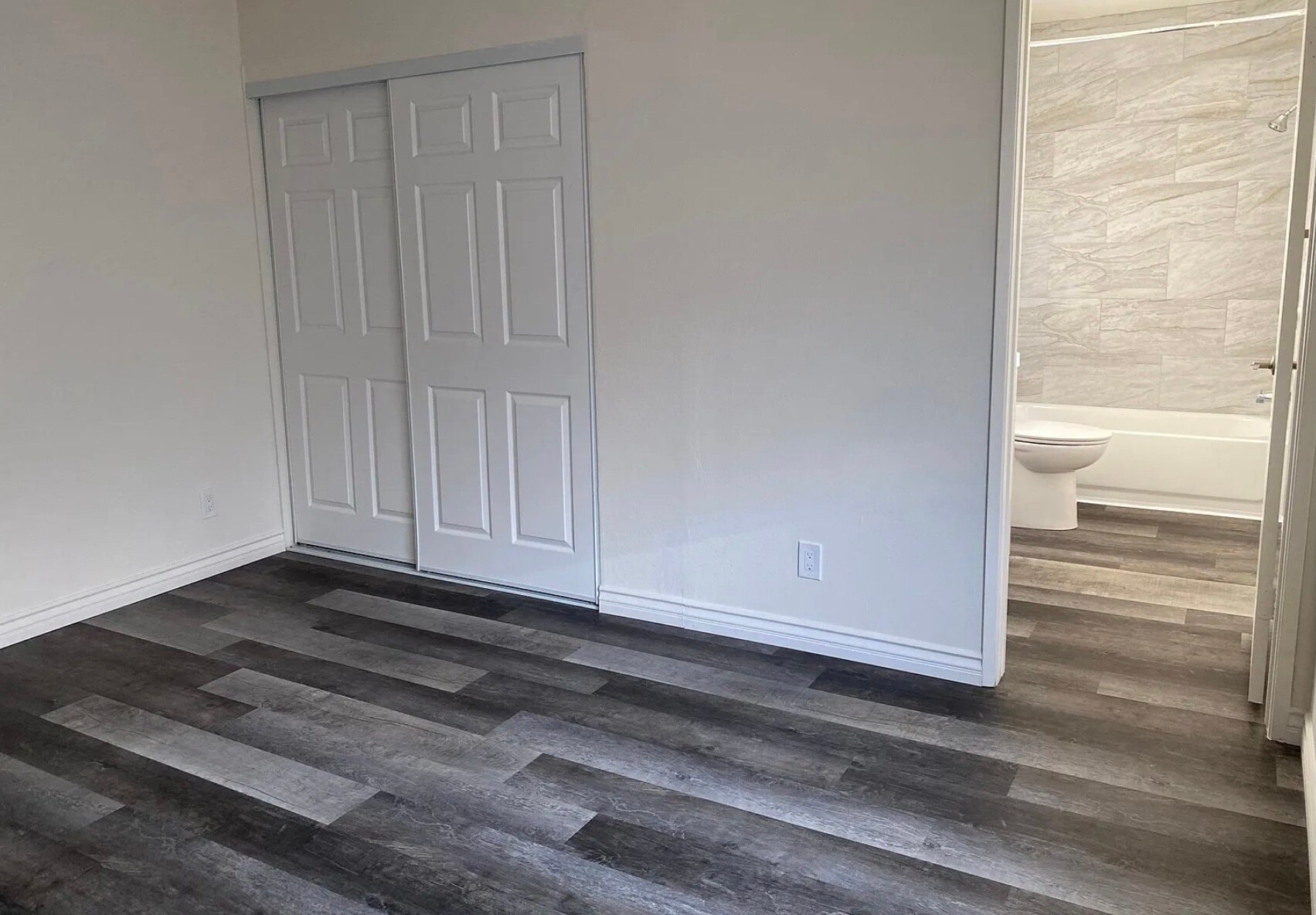 Building Photo - 1055 Walnut Grove Ave