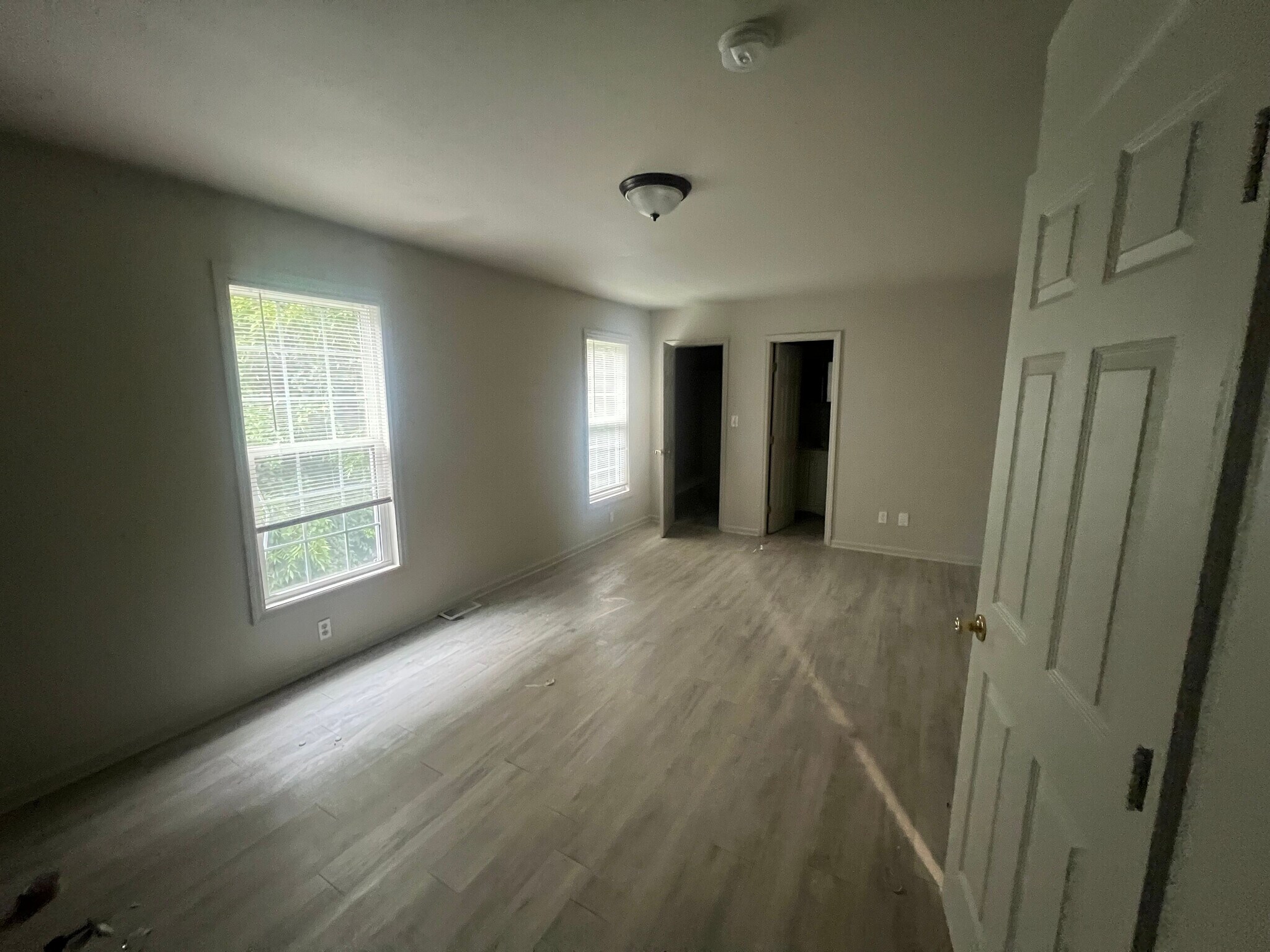 Building Photo - Room in Duplex on Beck St