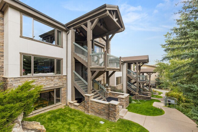 Building Photo - 65 Campground Ln