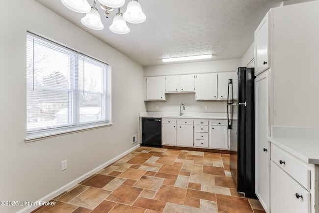 Building Photo - 8509 Gainsborough Dr