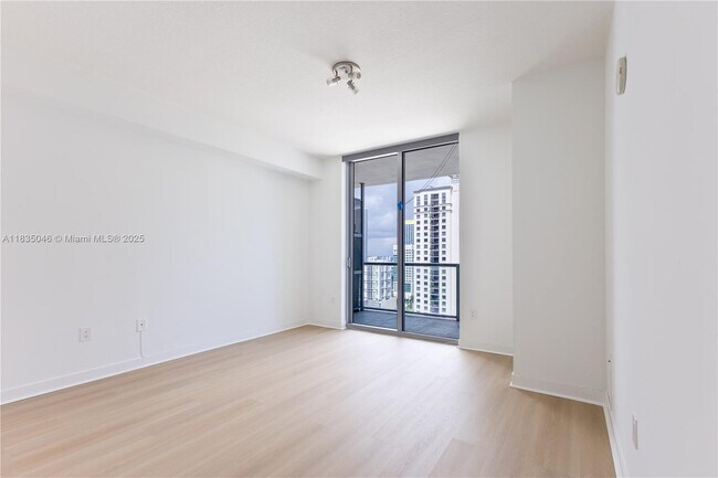 Building Photo - 1111 SW 1st Ave