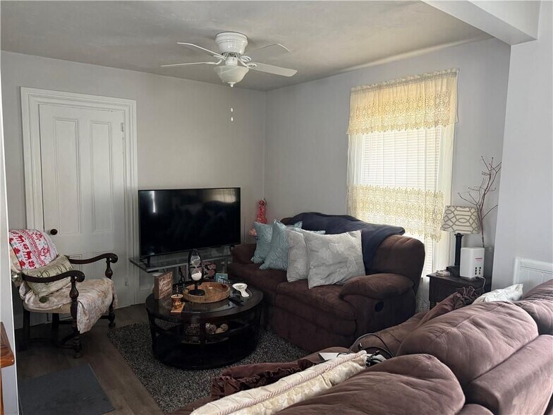 Building Photo - 251 High St