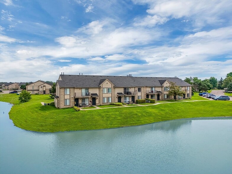 Primary Photo - Lakeside Terrace Apartments