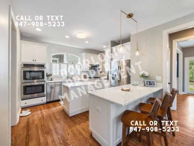 Building Photo - 735 W 8th St