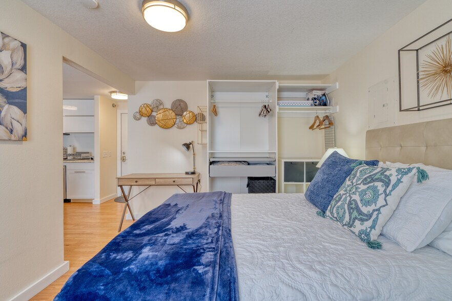 Building Photo - 1676 SE Marion St