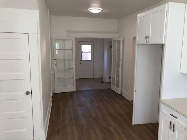 Building Photo - Two Story Home - 7 Bedrooms and 4 Bathroom...