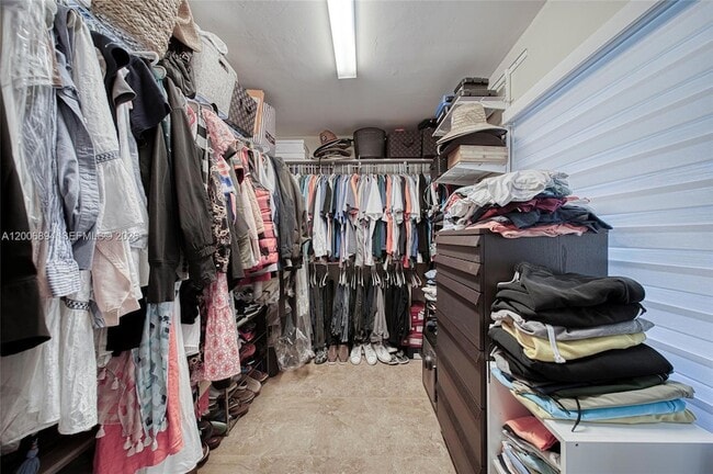 Building Photo - 10600 SW 80th Ct