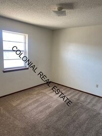 Building Photo - 2 Bedroom 1 Bathroom apartment, private washer/dryer hookups, central heat and air
