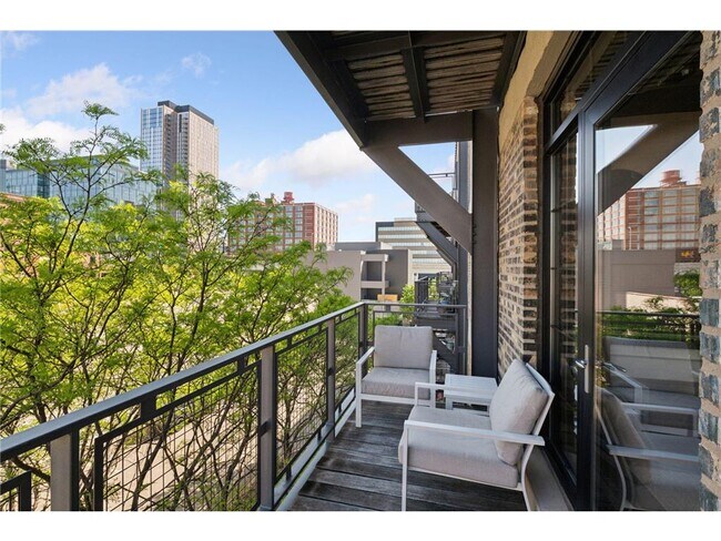 Building Photo - 525 N 3rd St