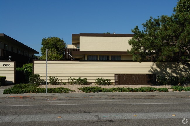 Building Photo - 1516 S Claremont St