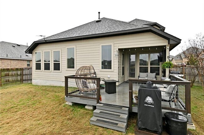 Building Photo - 6825 Leonardo Dr