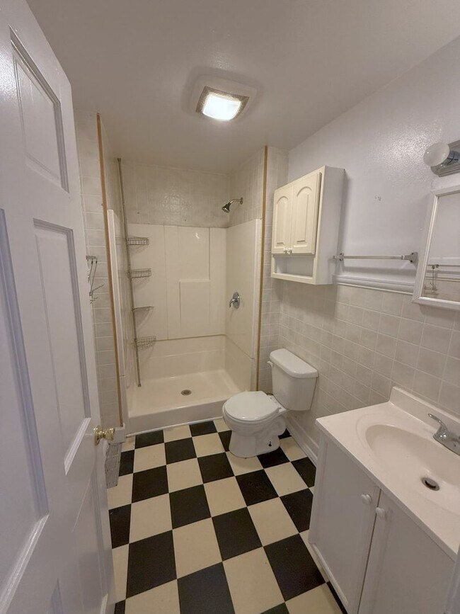 Building Photo - 129 Lathrop St
