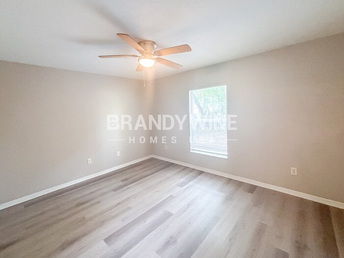 Building Photo - 4021 E Louisiana Ave