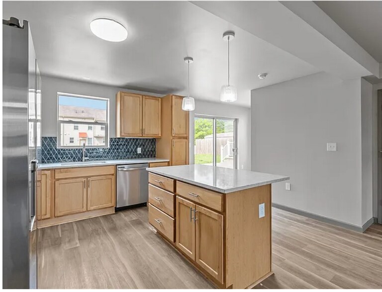 Building Photo - 22 Mayflower St