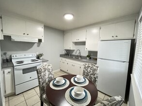 Building Photo - Lone Pine Apartments