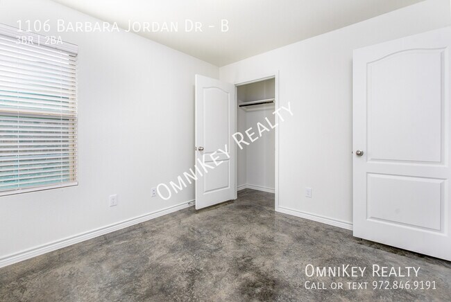 Building Photo - 1106 Barbara Jordan St
