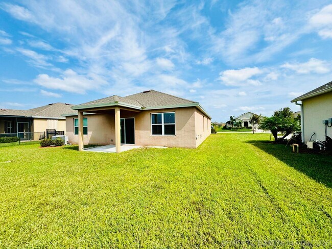 Building Photo - 2251 Garfield Dr SW