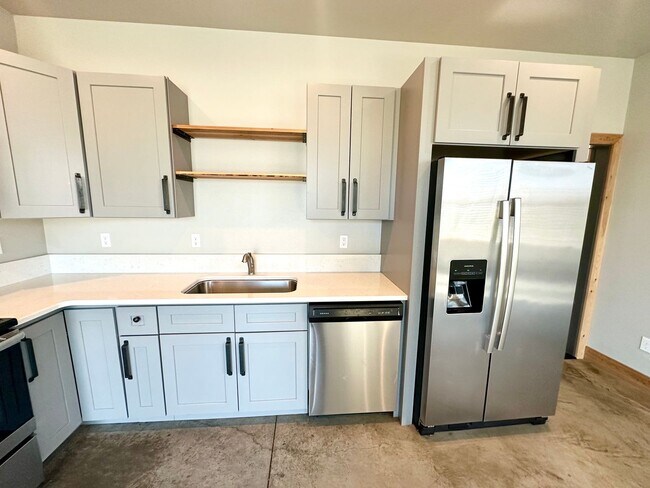 Building Photo - 121 E 26th Ave