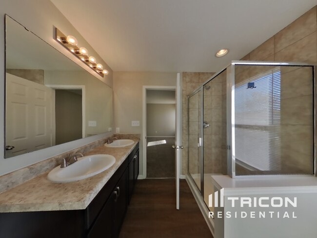 Building Photo - 8018 Bach Dr