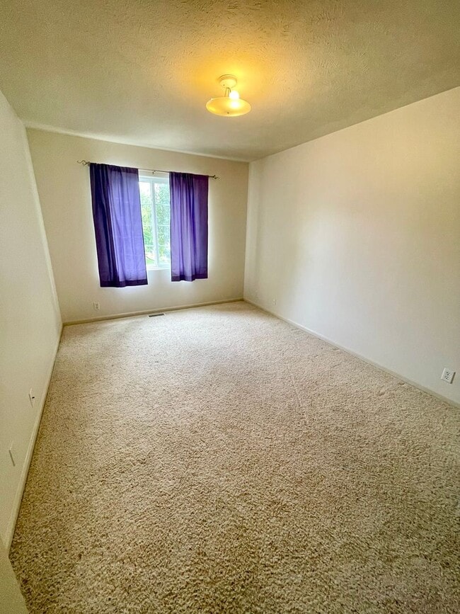 Building Photo - Charming 3-Bedroom, 2-Bath Home in Quail Run!