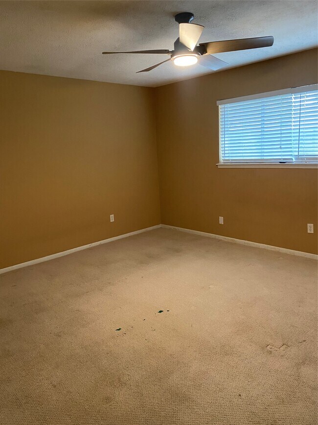 Building Photo - 415 N Forest Blvd