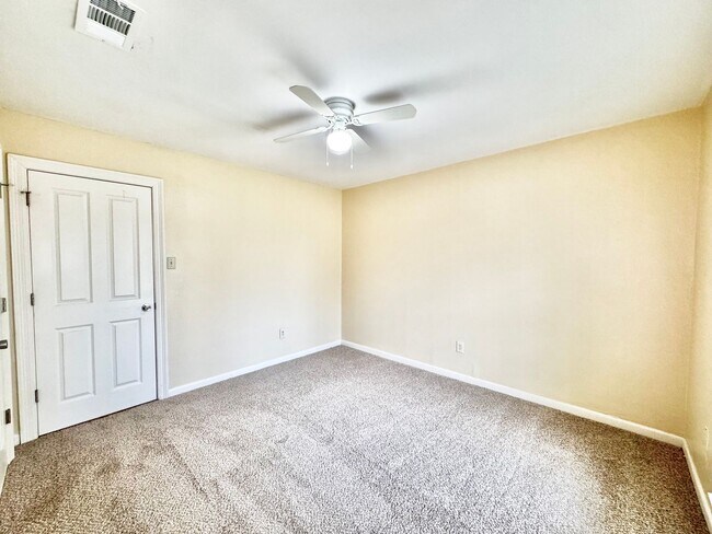 Building Photo - 1323 Tamari Dr