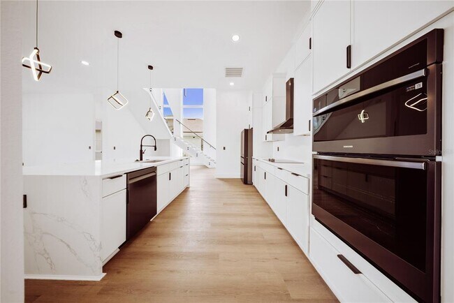 Building Photo - 156 Caladium Ave