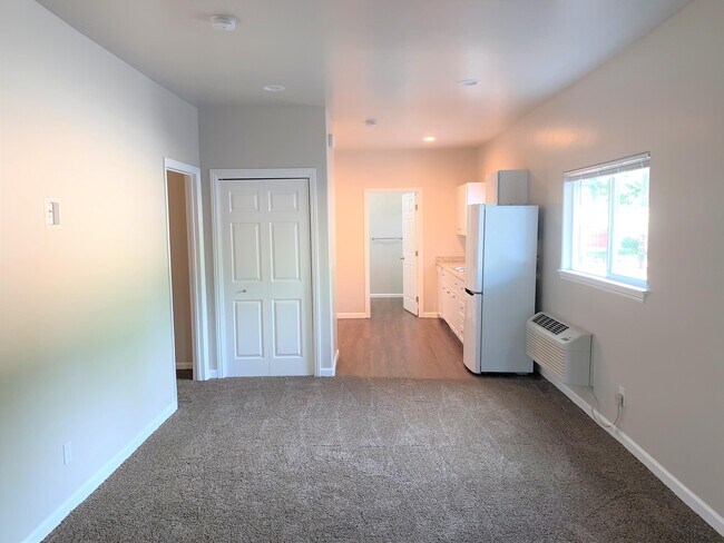 Building Photo - 13076 Ridge Rd