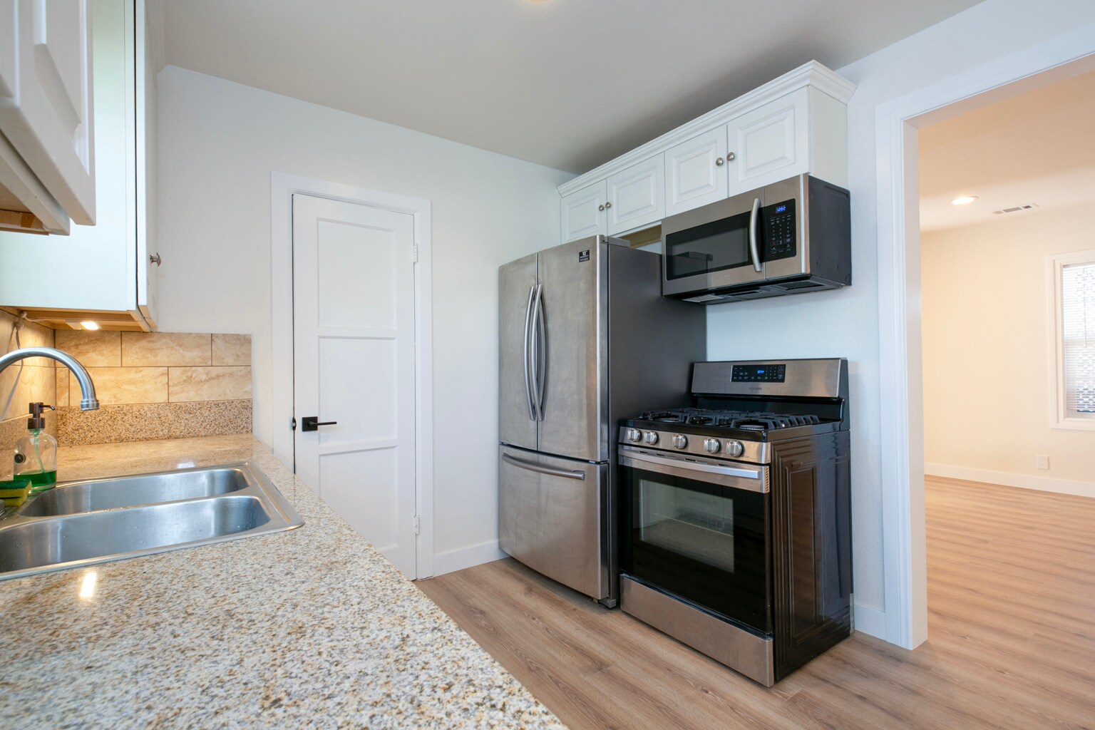 Building Photo - 7912 Vineland Ave