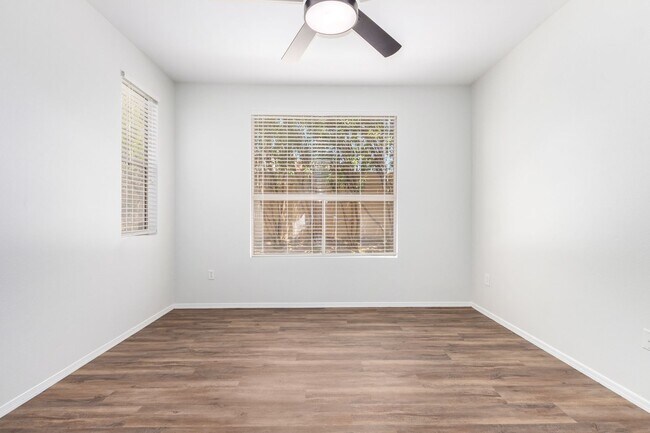 Building Photo - North Scottsdale Large 3 bed condo with attached 2 car garage, 1st floor unit