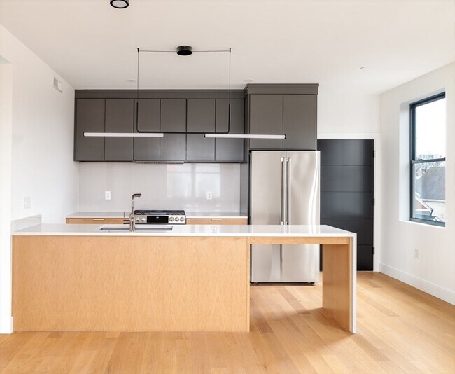 Building Photo - 182 Tremont St