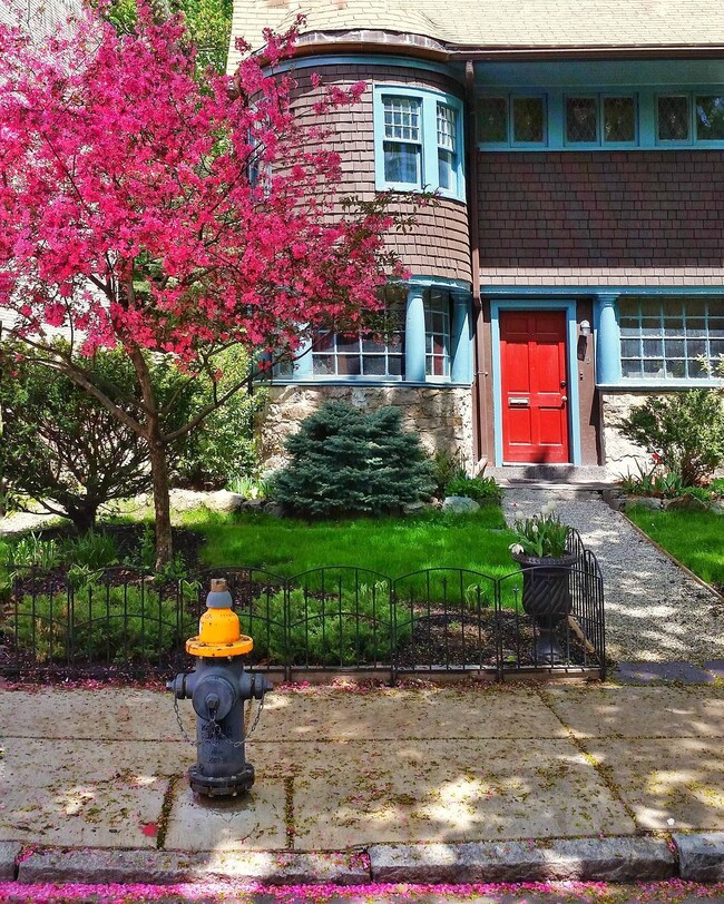Primary Photo - 110 Strathmore Rd
