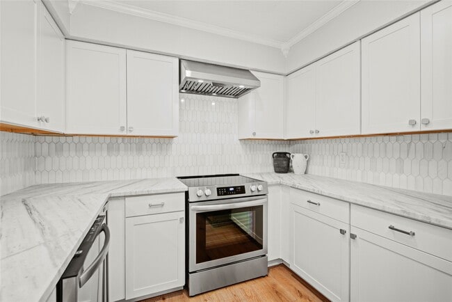 Building Photo - 2300 Old Spanish Trl