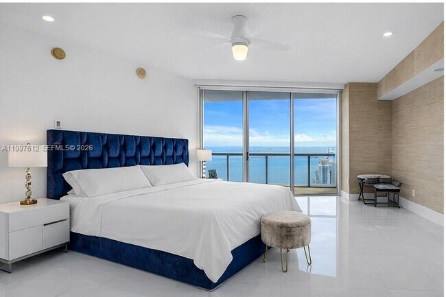 Building Photo - 495 Brickell Ave