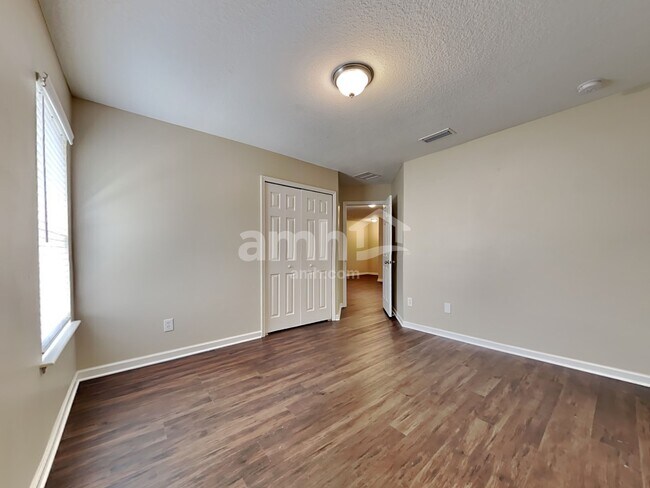 Building Photo - 304 N Hidden Tree Dr